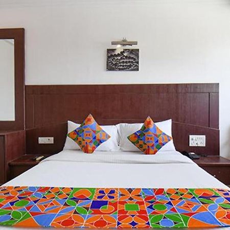 Hotel Shirdi Sai Wada Luaran gambar