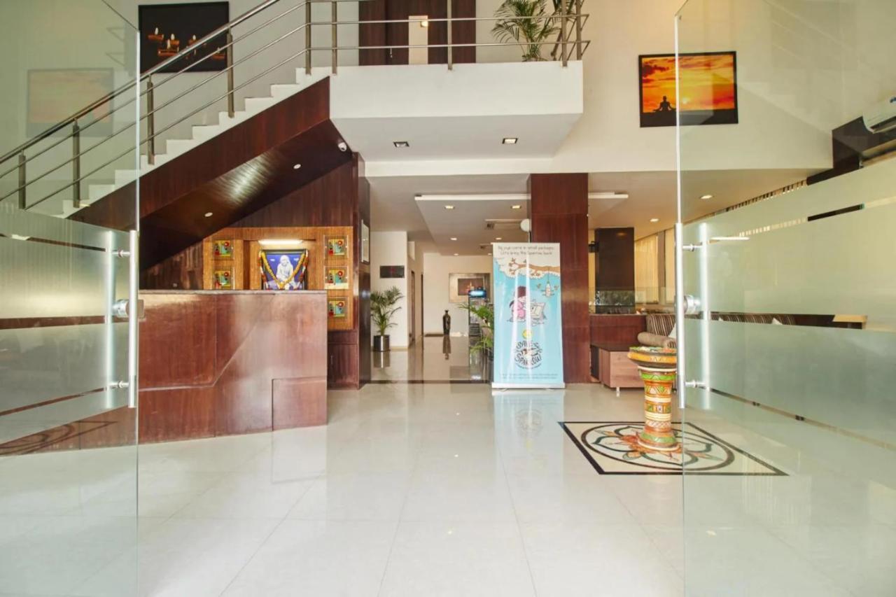 Hotel Shirdi Sai Wada Luaran gambar