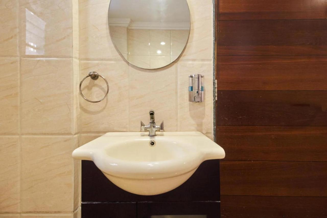 Hotel Shirdi Sai Wada Luaran gambar
