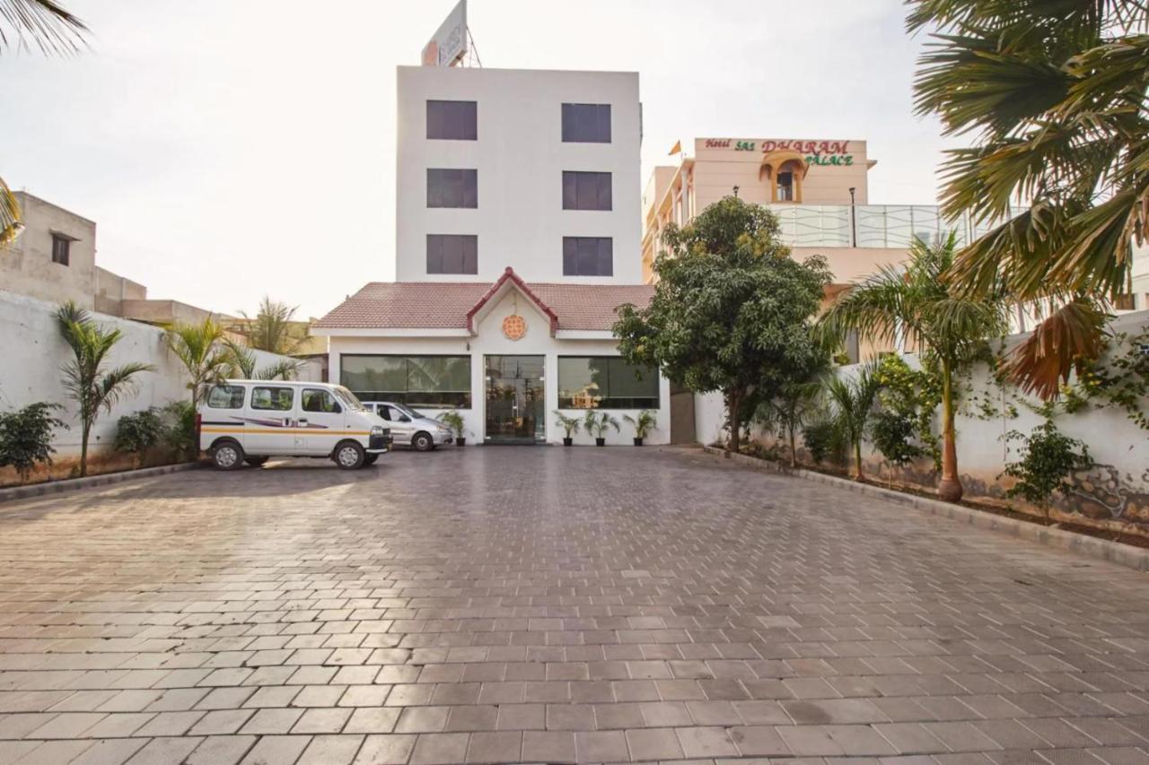 Hotel Shirdi Sai Wada Luaran gambar