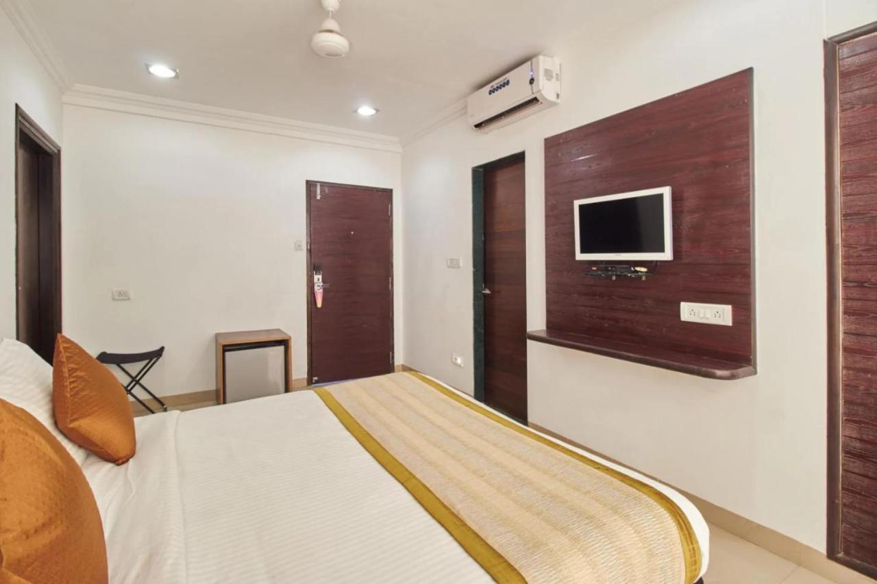 Hotel Shirdi Sai Wada Luaran gambar