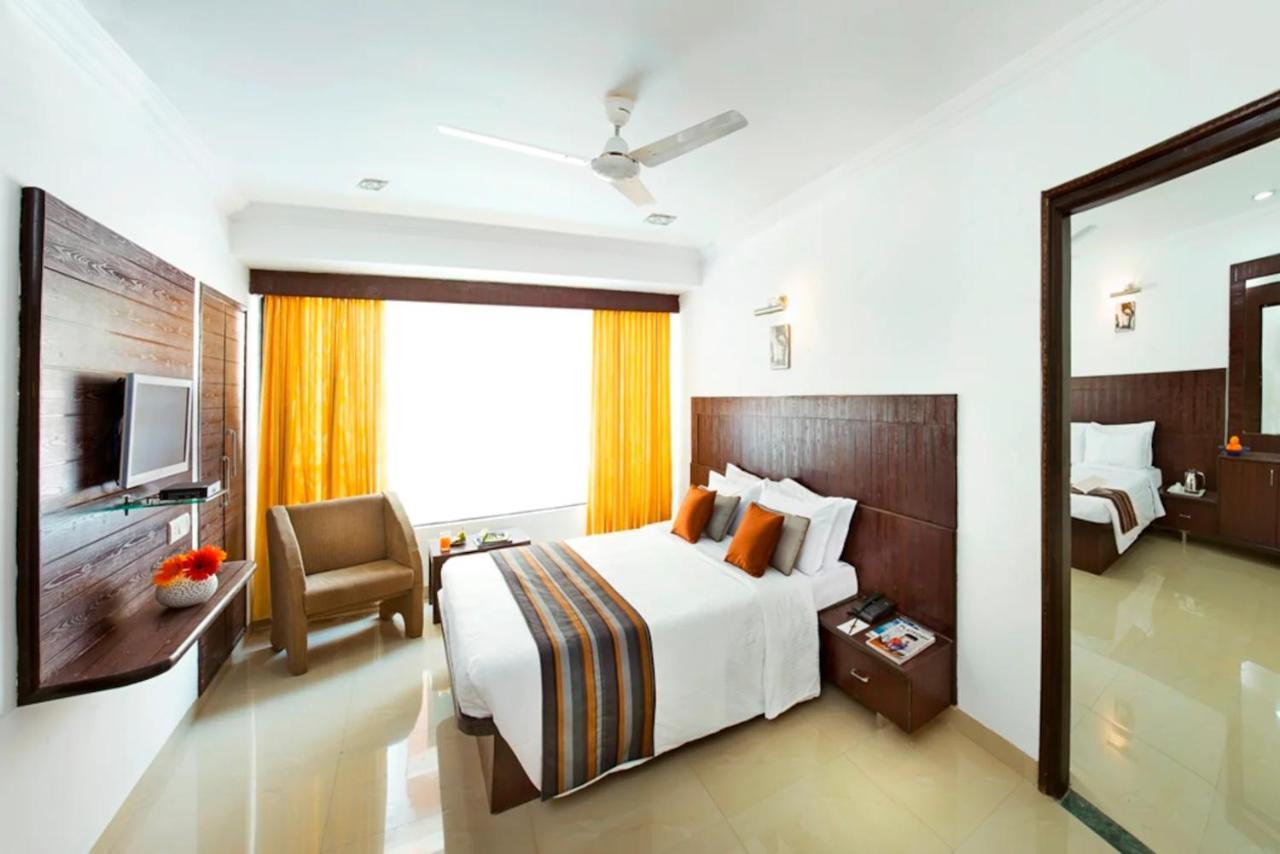 Hotel Shirdi Sai Wada Luaran gambar