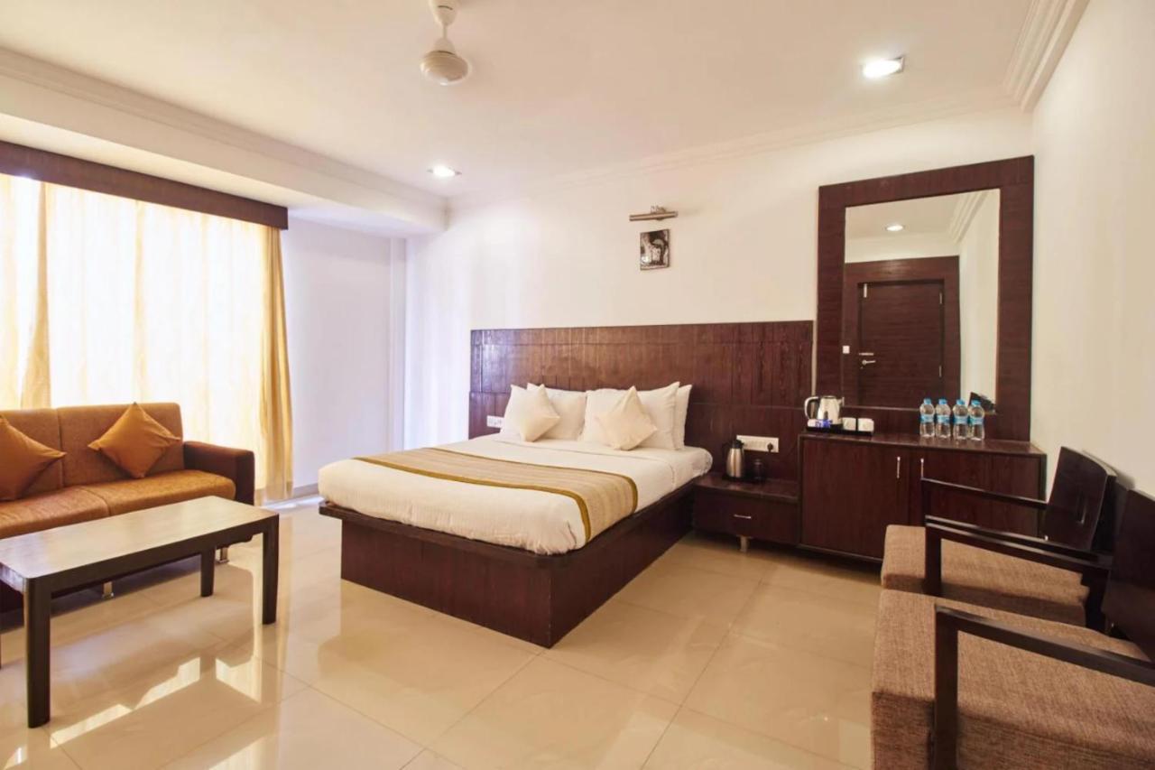 Hotel Shirdi Sai Wada Luaran gambar