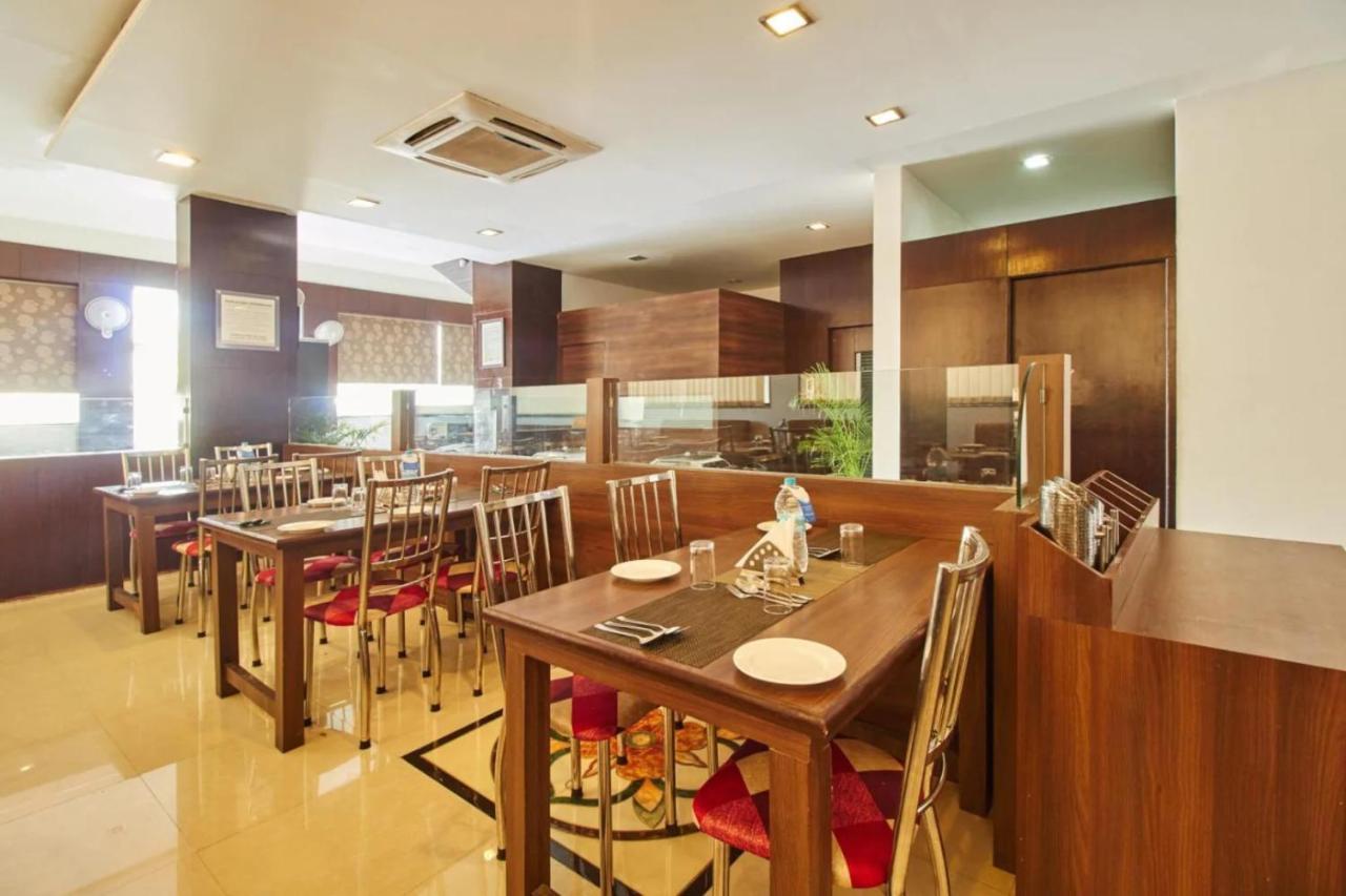 Hotel Shirdi Sai Wada Luaran gambar