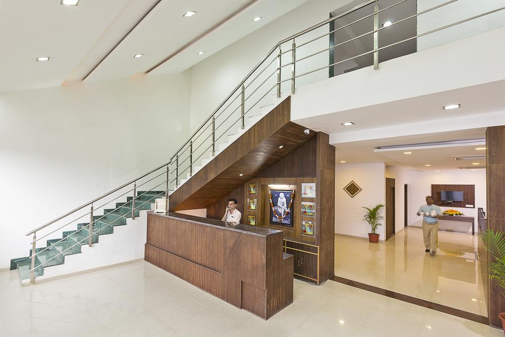 Hotel Shirdi Sai Wada Luaran gambar