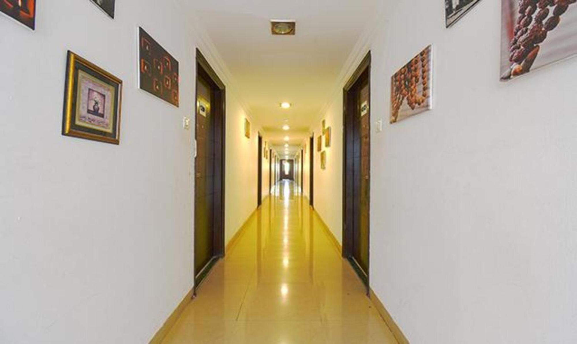 Hotel Shirdi Sai Wada Luaran gambar