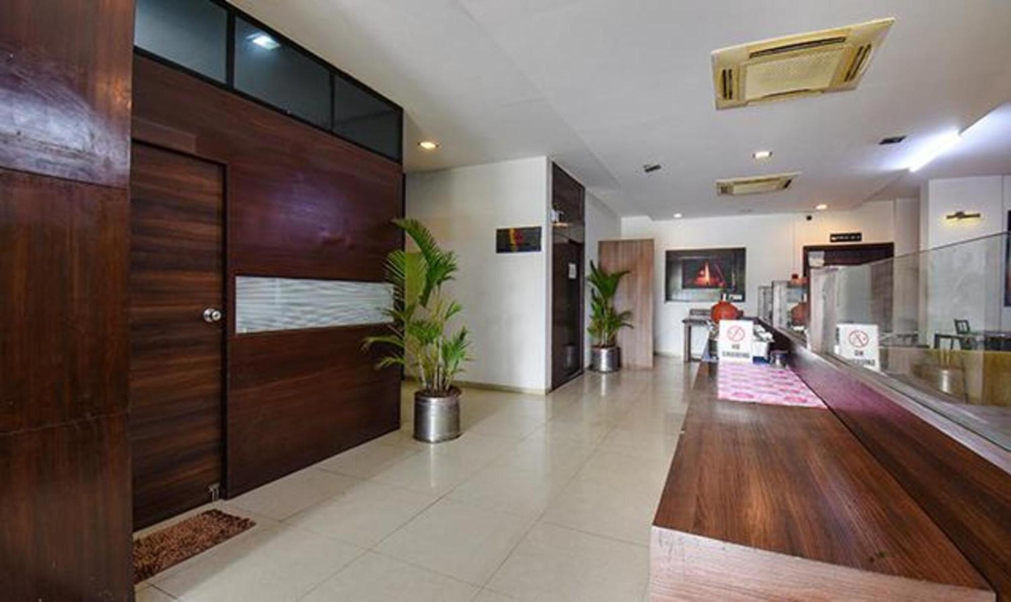 Hotel Shirdi Sai Wada Luaran gambar