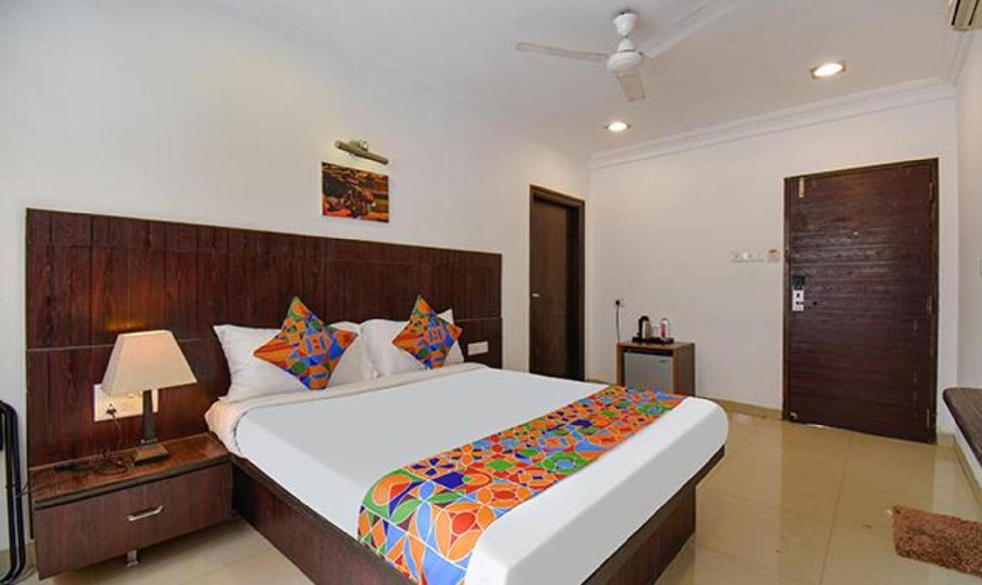Hotel Shirdi Sai Wada Luaran gambar