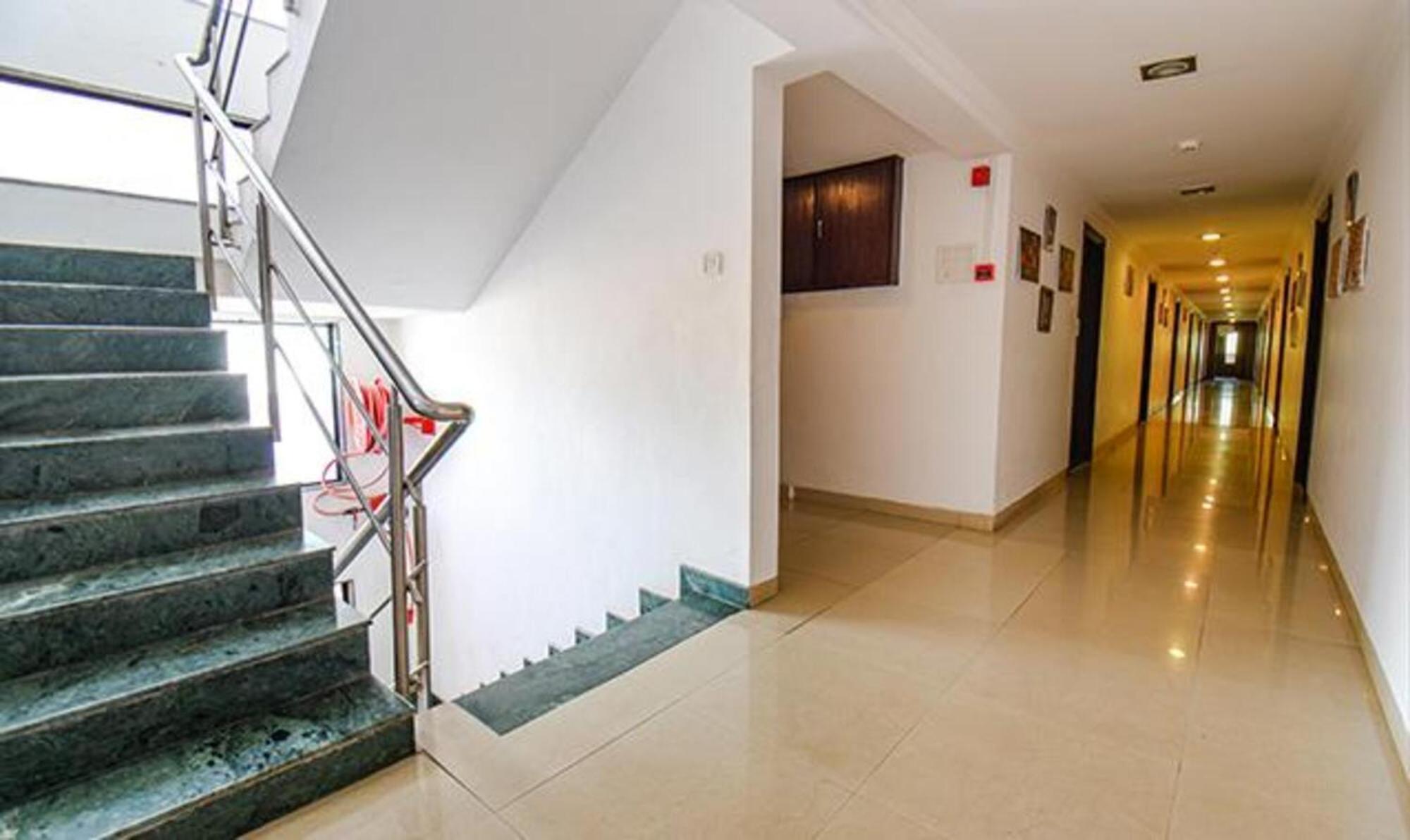 Hotel Shirdi Sai Wada Luaran gambar