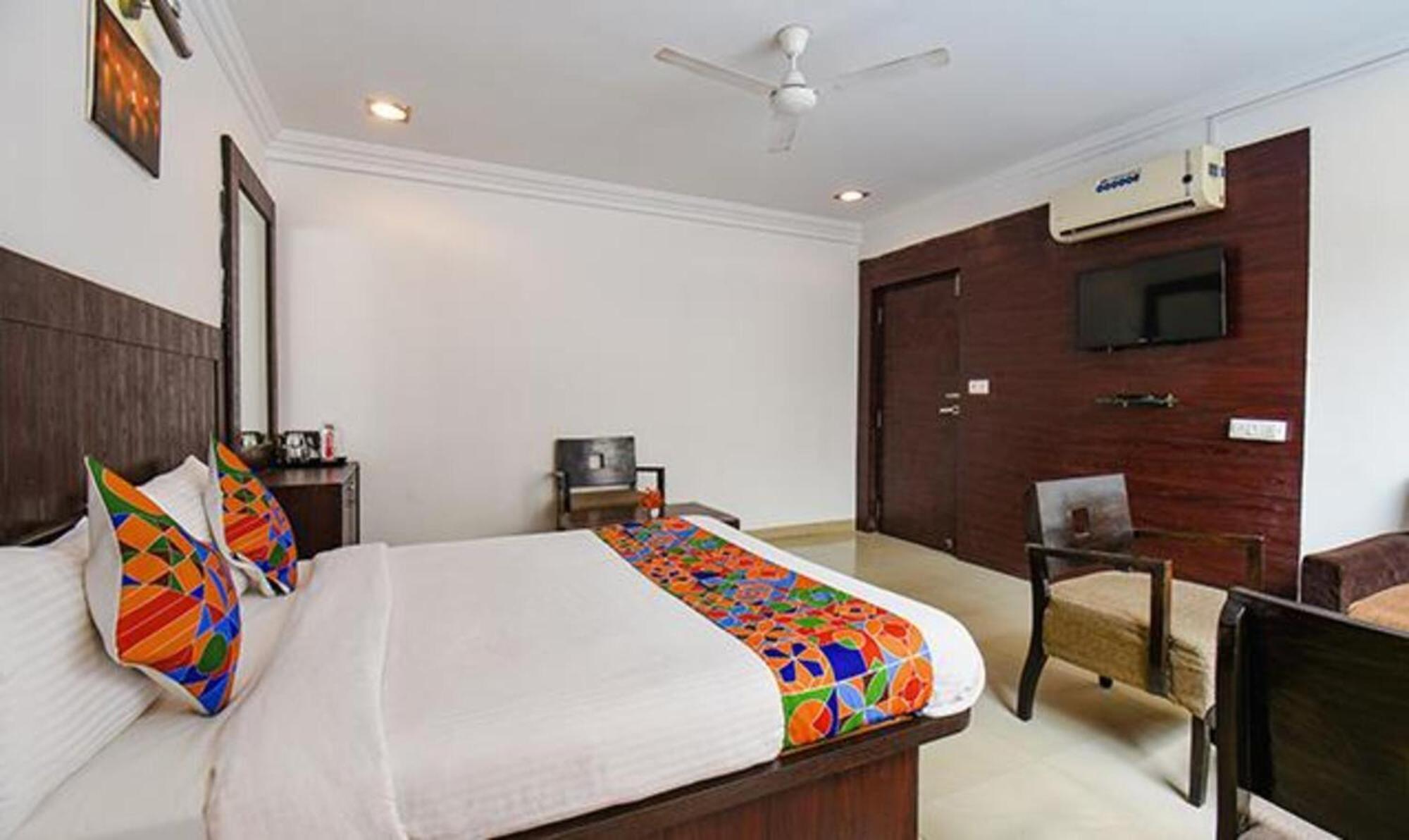 Hotel Shirdi Sai Wada Luaran gambar