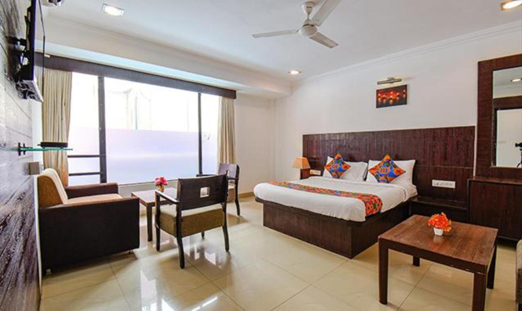 Hotel Shirdi Sai Wada Luaran gambar