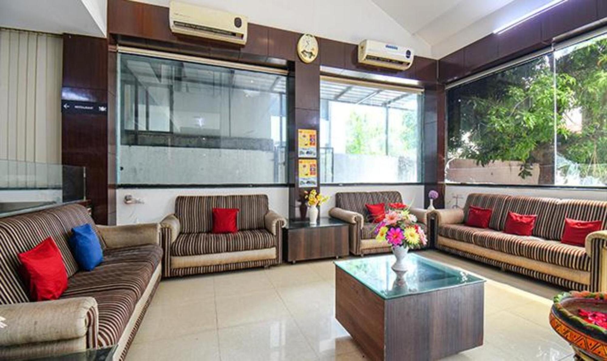 Hotel Shirdi Sai Wada Luaran gambar
