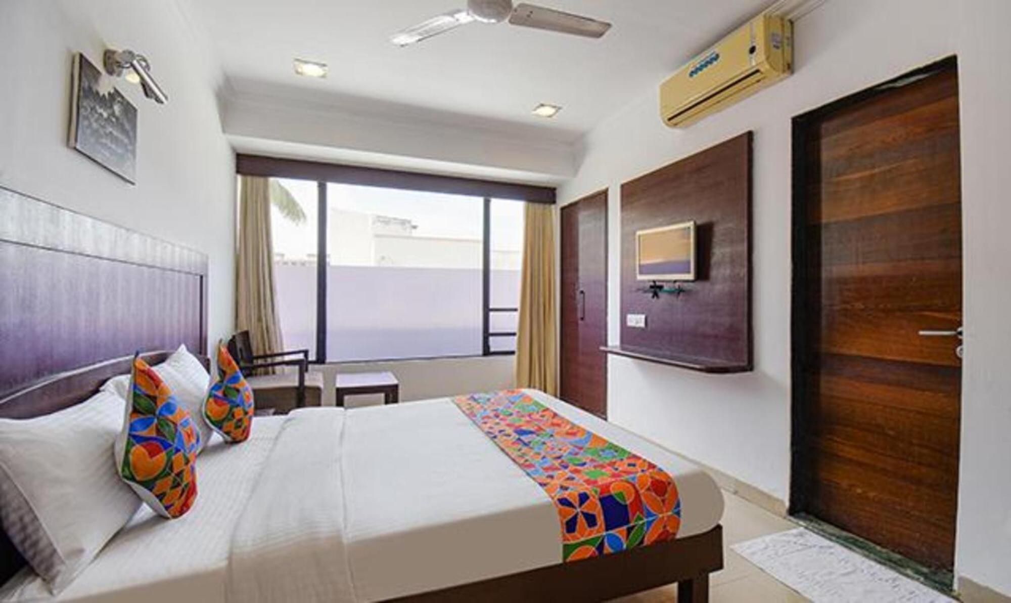 Hotel Shirdi Sai Wada Luaran gambar