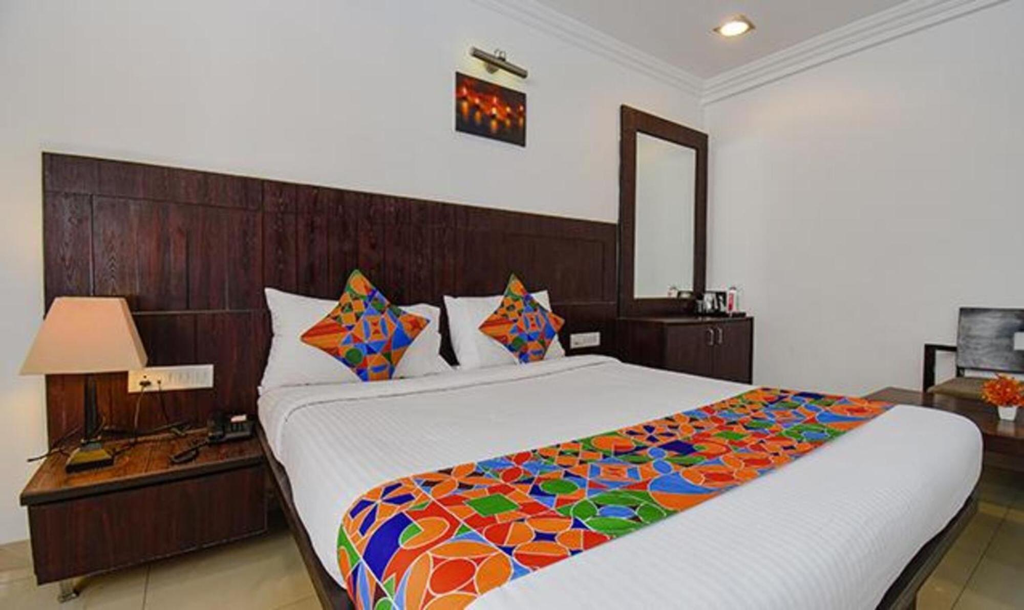 Hotel Shirdi Sai Wada Luaran gambar