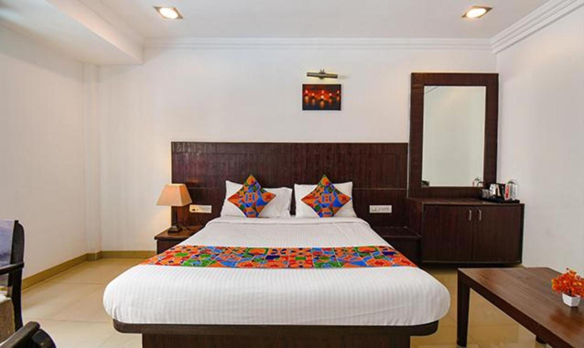 Hotel Shirdi Sai Wada Luaran gambar