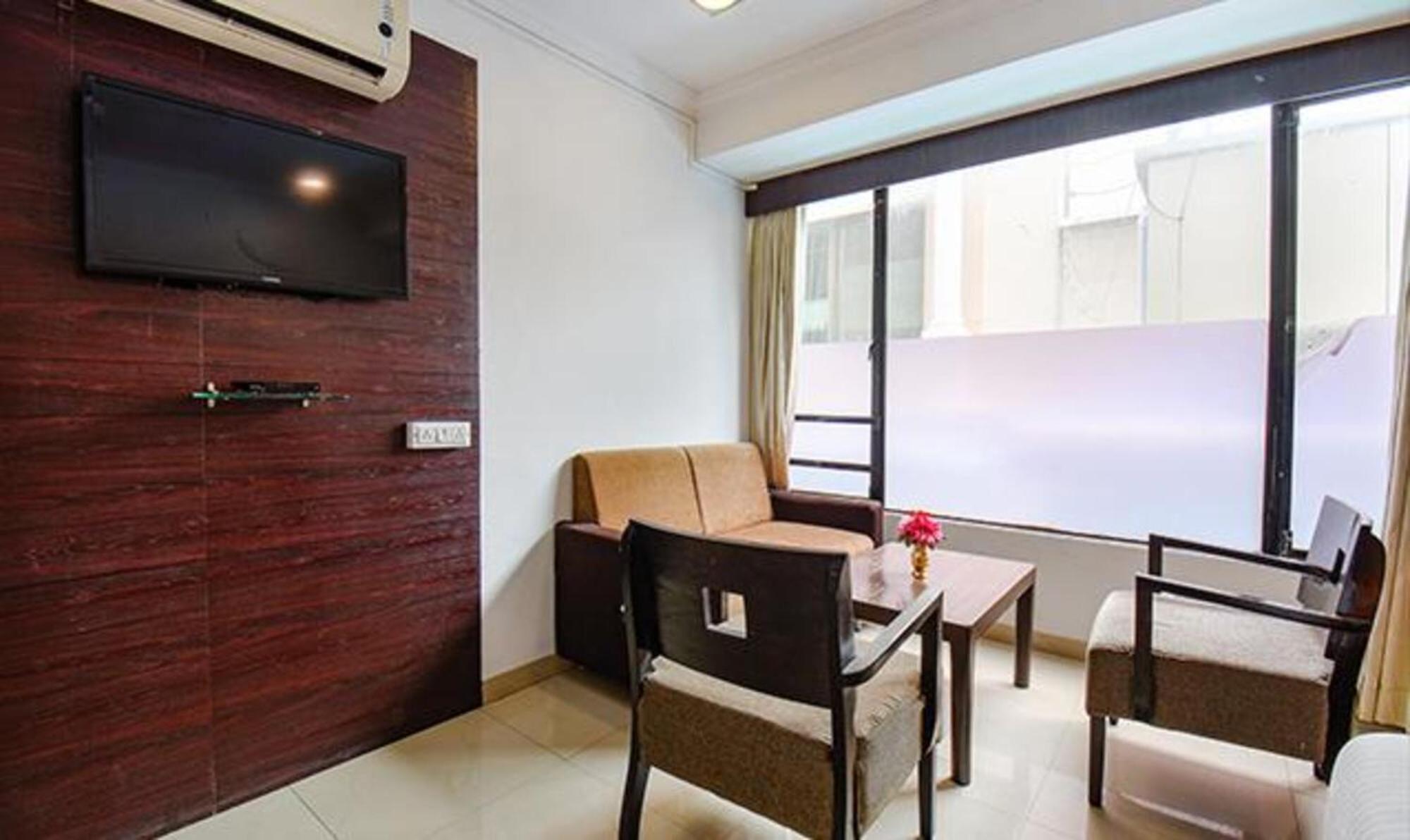 Hotel Shirdi Sai Wada Luaran gambar