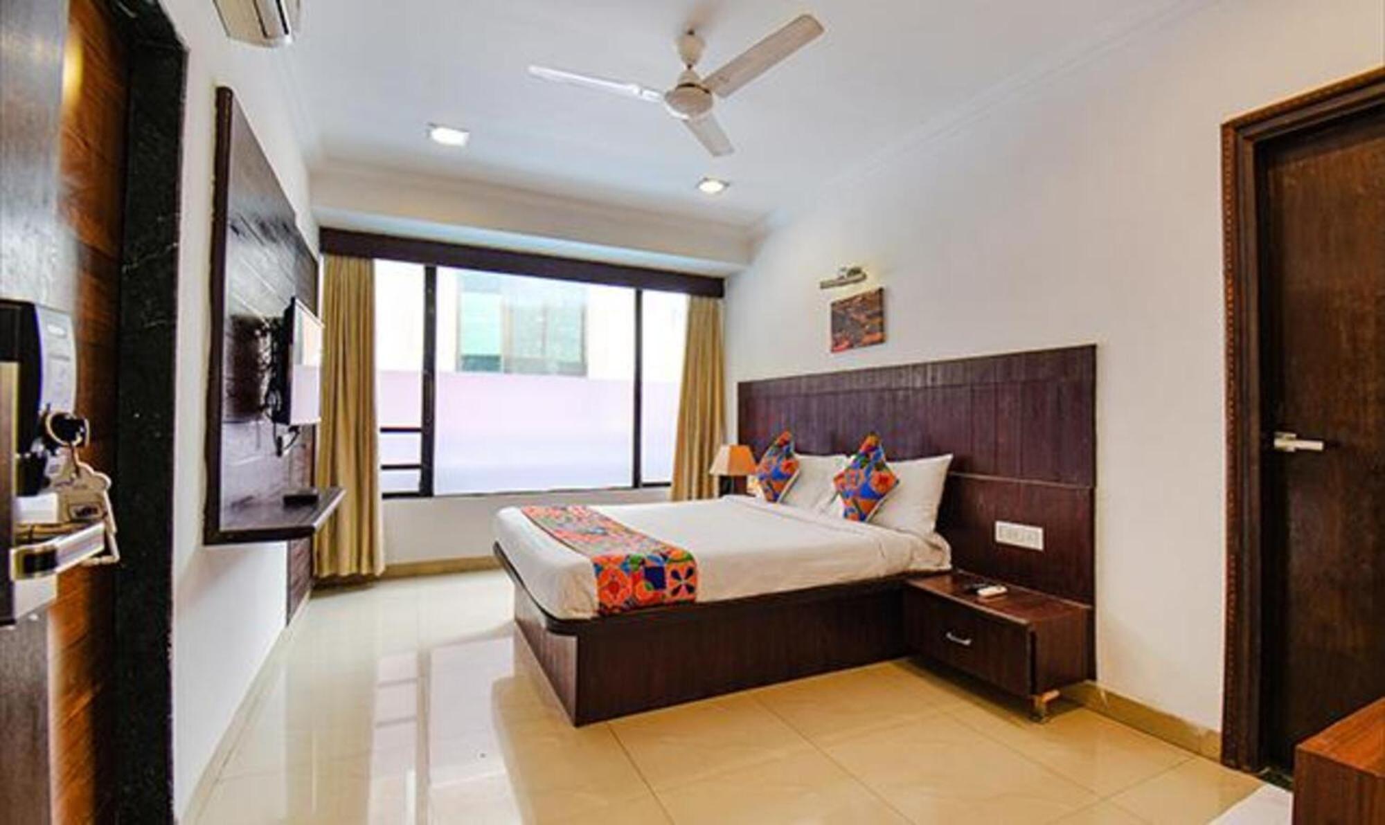 Hotel Shirdi Sai Wada Luaran gambar