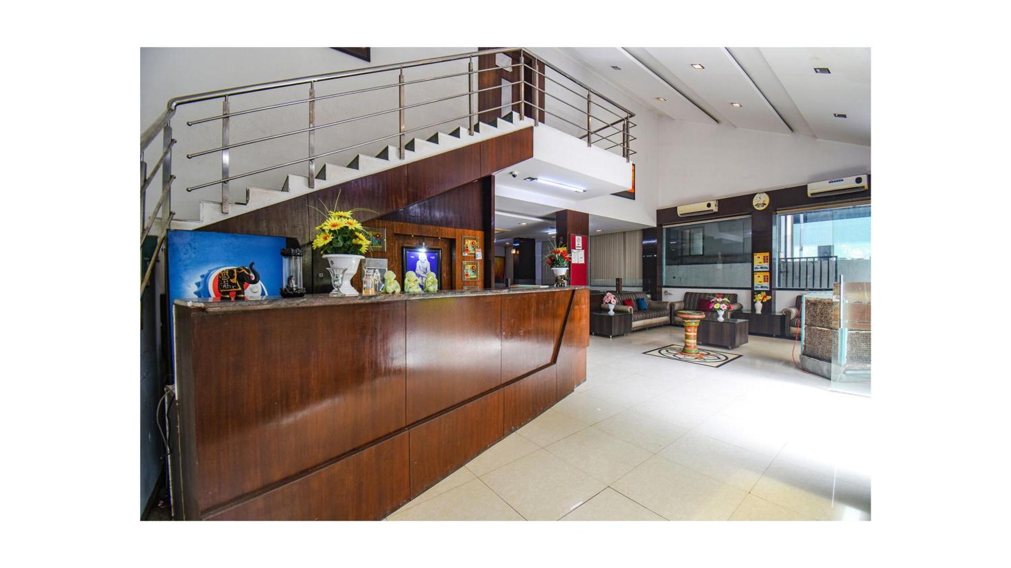 Hotel Shirdi Sai Wada Luaran gambar