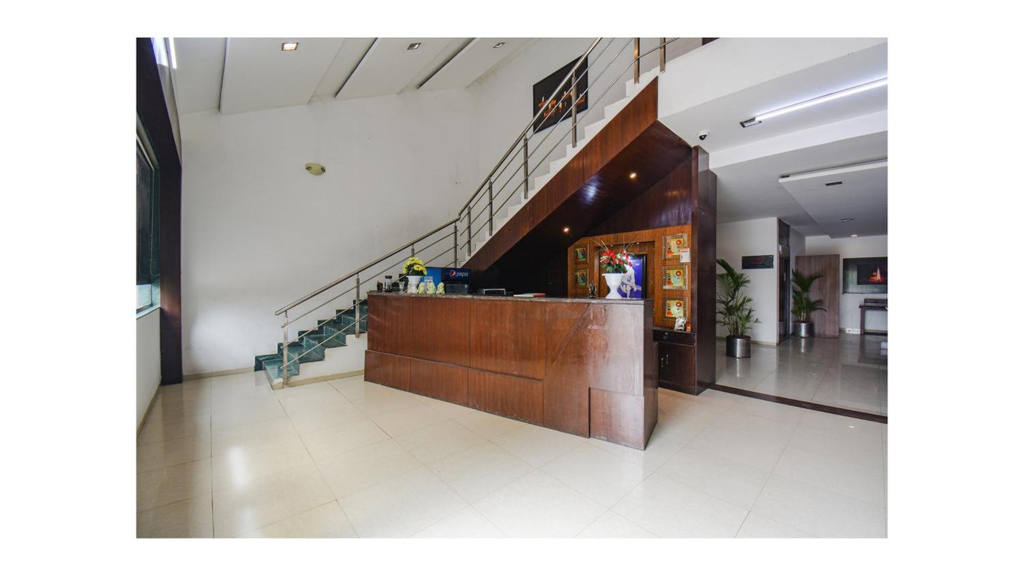 Hotel Shirdi Sai Wada Luaran gambar