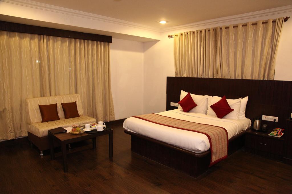 Hotel Shirdi Sai Wada Luaran gambar