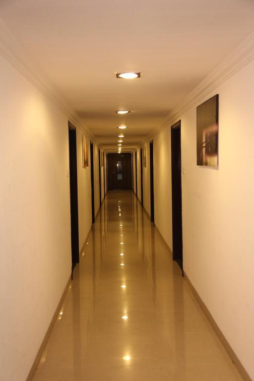 Hotel Shirdi Sai Wada Luaran gambar