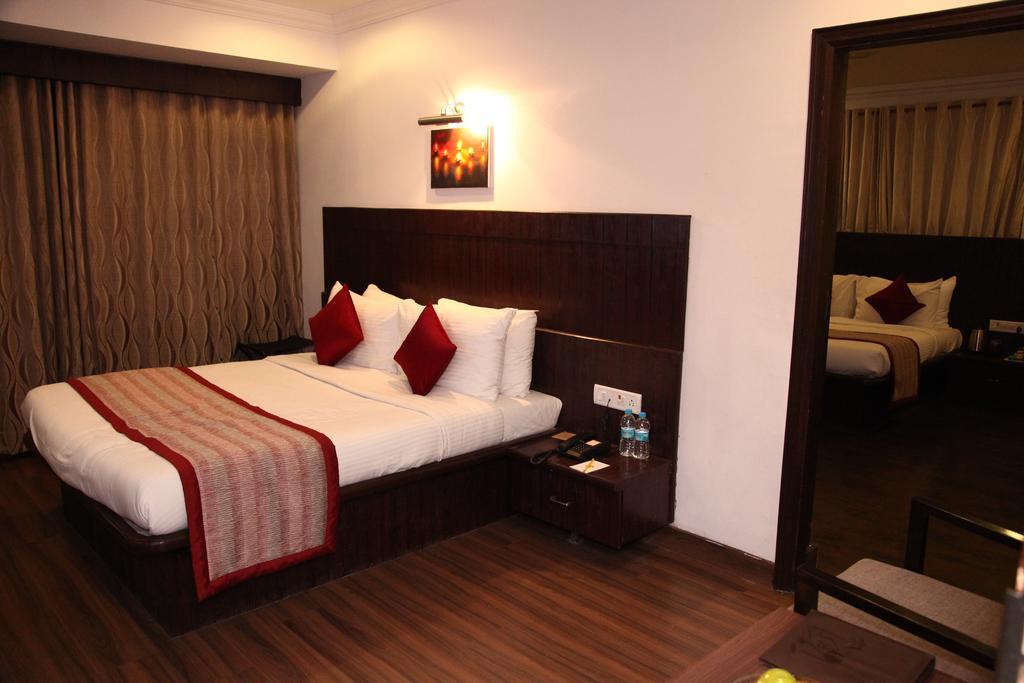Hotel Shirdi Sai Wada Luaran gambar