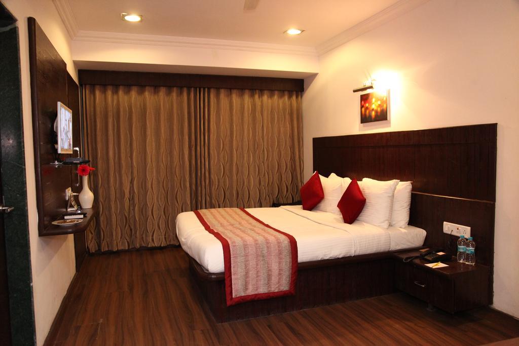 Hotel Shirdi Sai Wada Luaran gambar